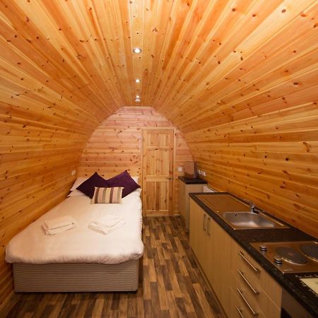 Wall Eden Farm - Luxury Log Cabins And Glamping Хайбридж Екстериор снимка
