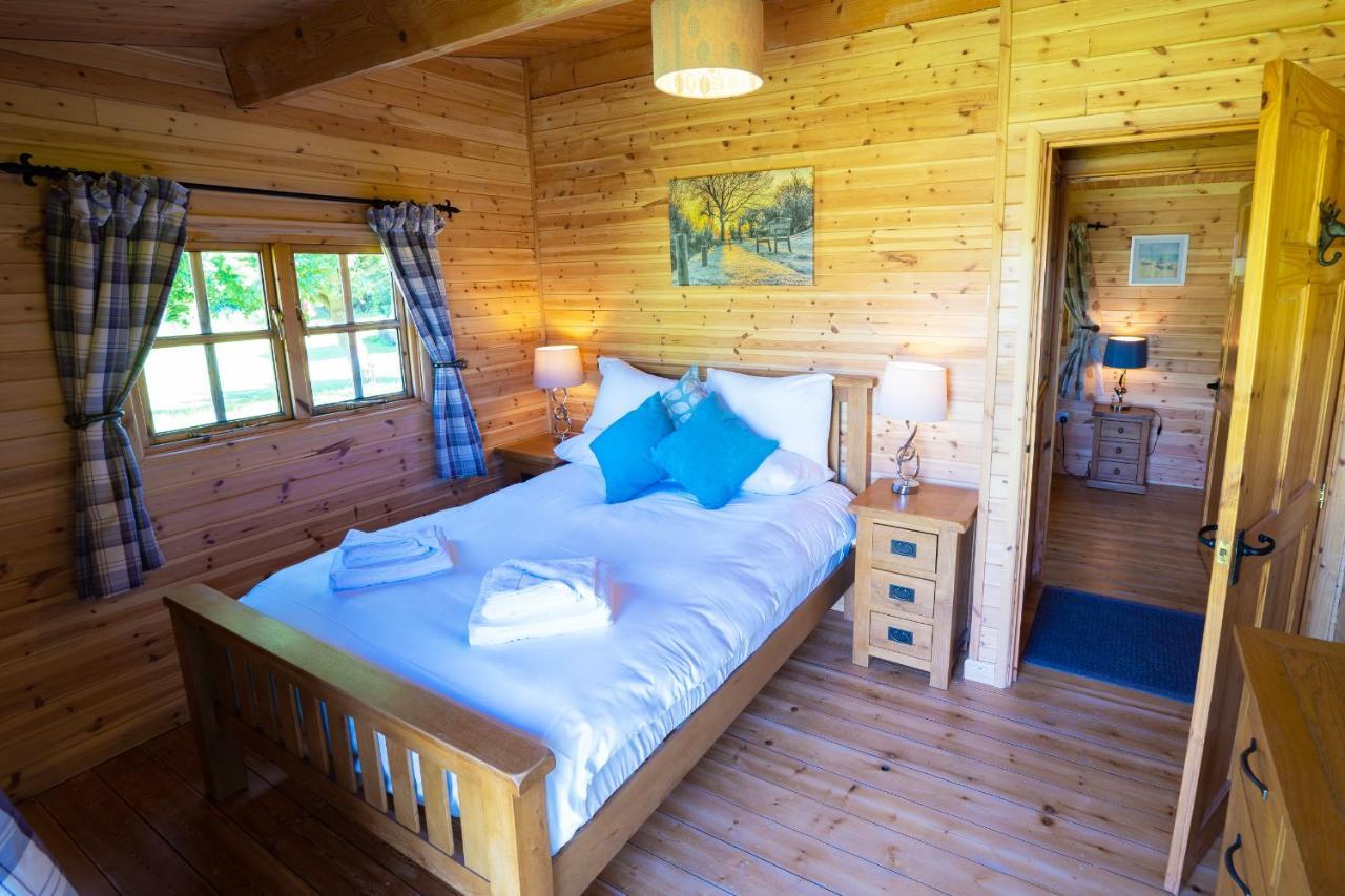 Wall Eden Farm - Luxury Log Cabins And Glamping Хайбридж Екстериор снимка
