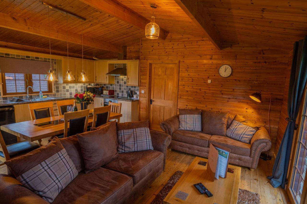 Wall Eden Farm - Luxury Log Cabins And Glamping Хайбридж Екстериор снимка