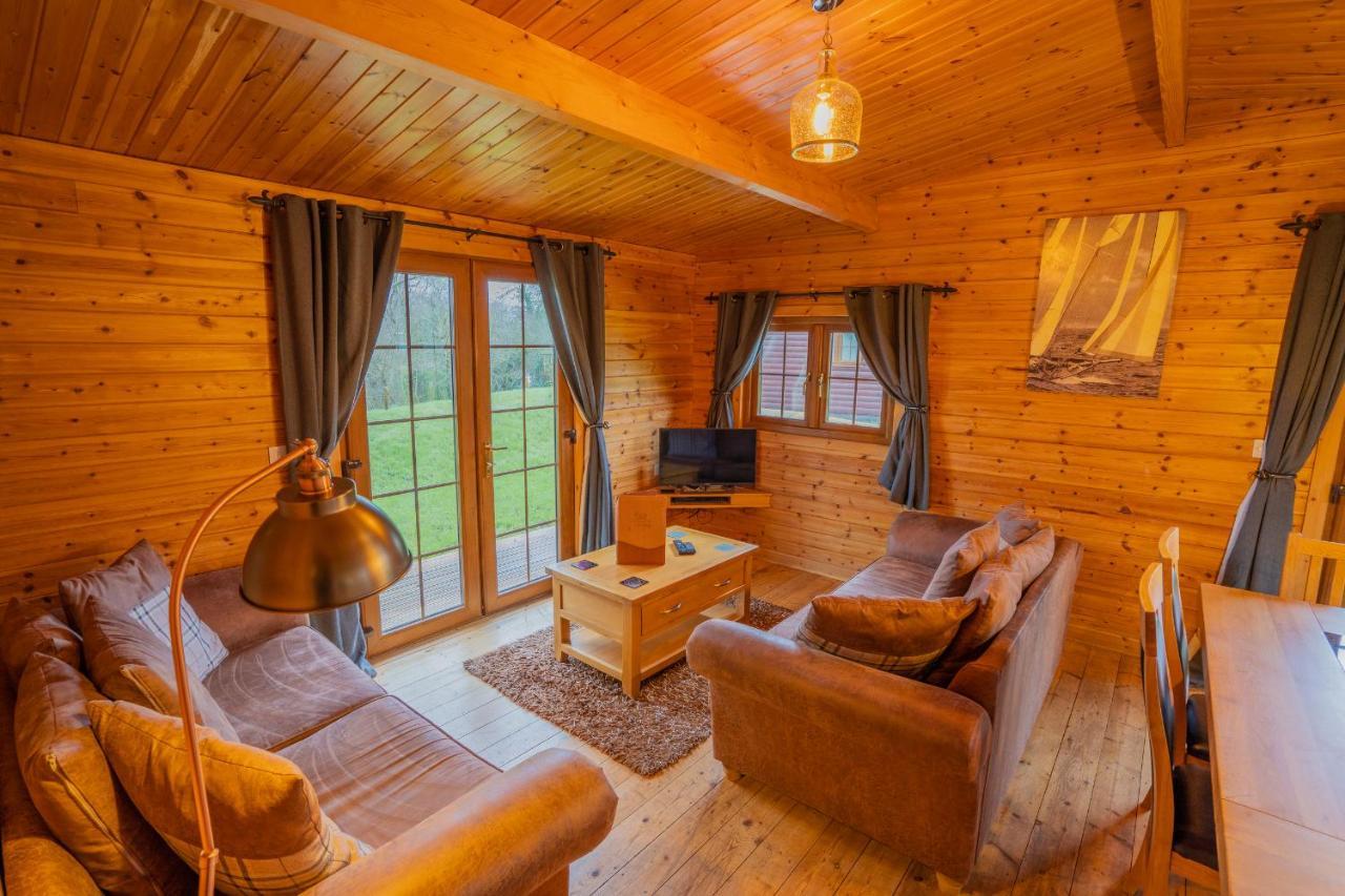 Wall Eden Farm - Luxury Log Cabins And Glamping Хайбридж Екстериор снимка