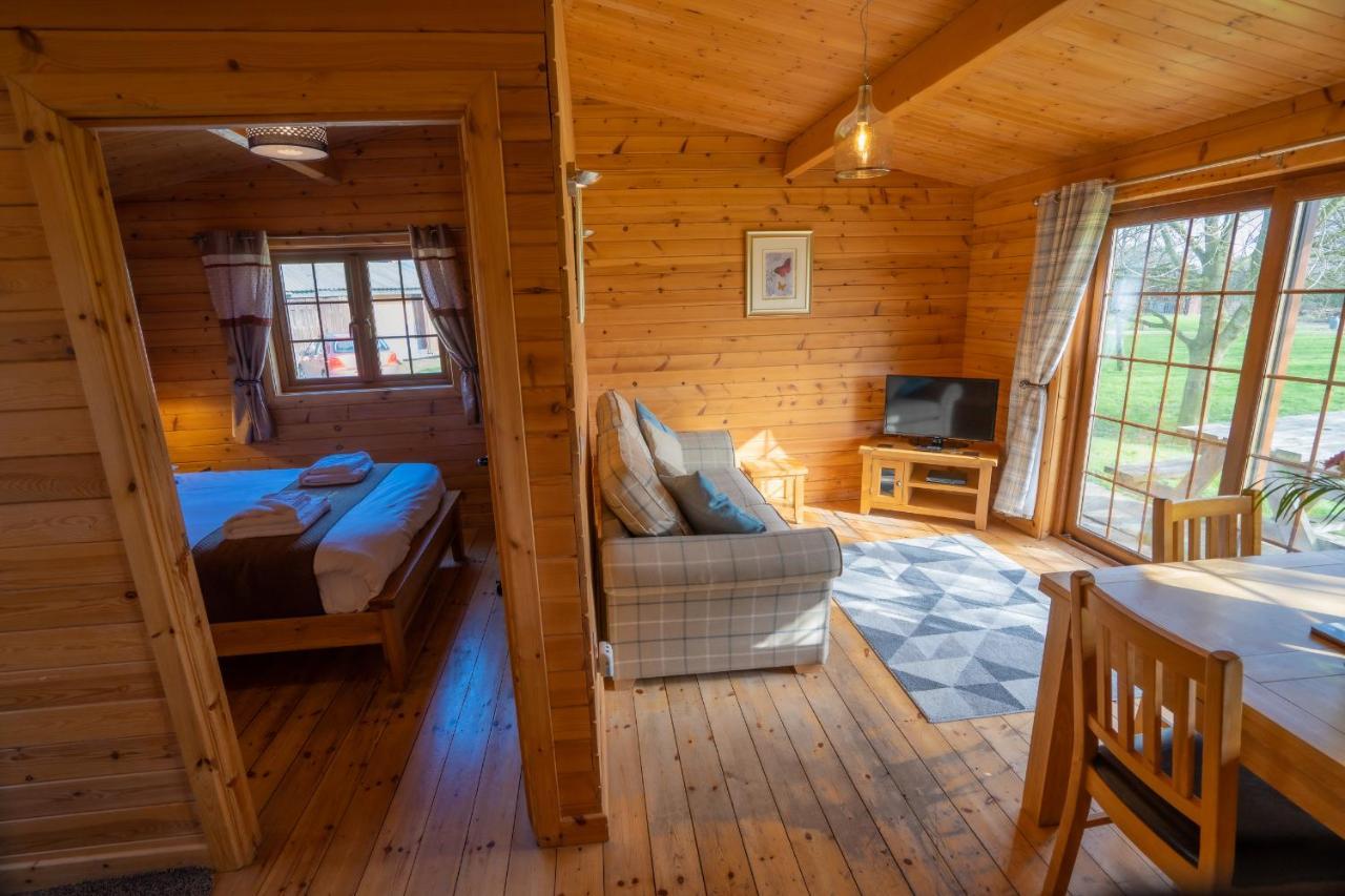 Wall Eden Farm - Luxury Log Cabins And Glamping Хайбридж Екстериор снимка