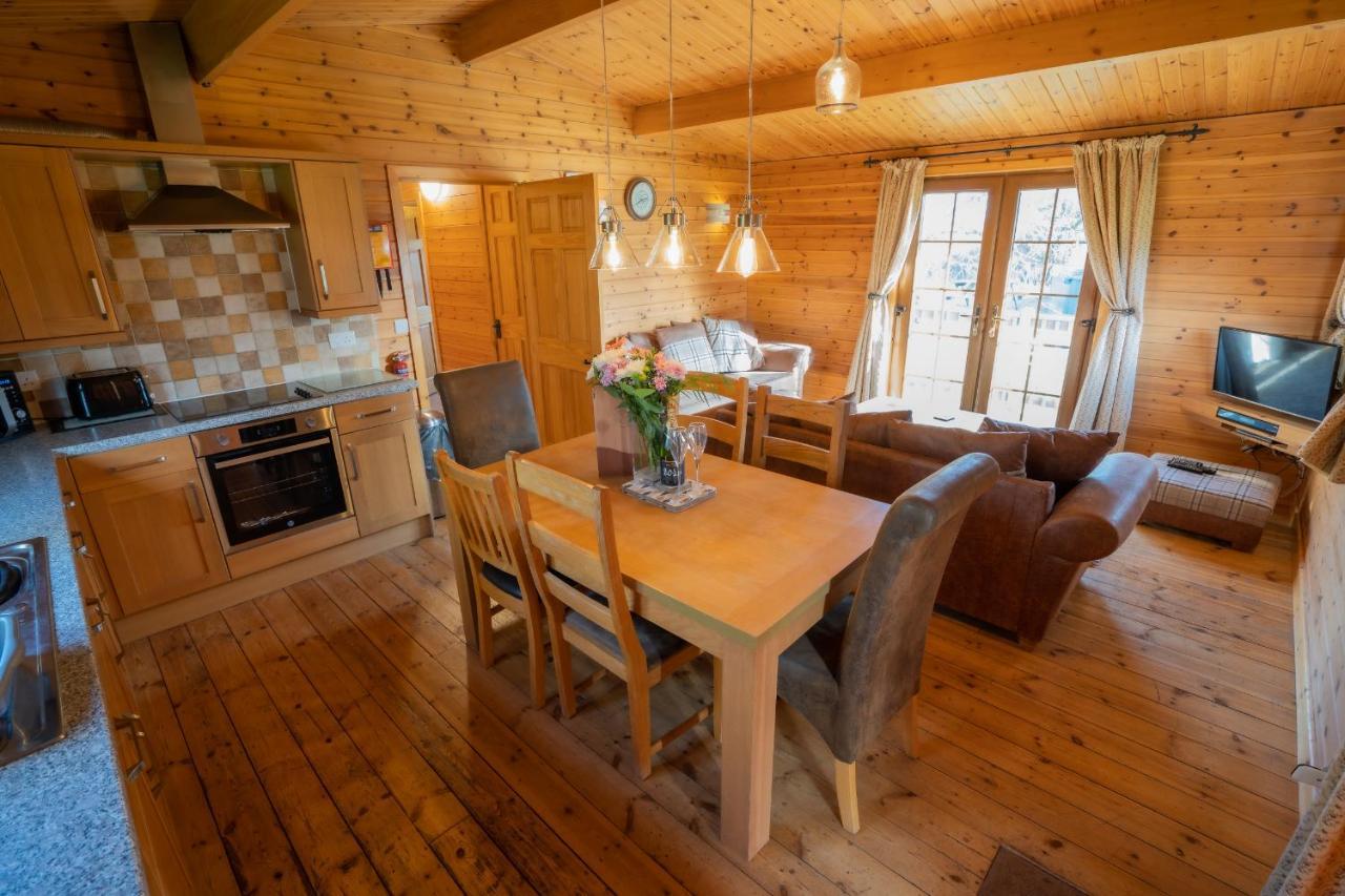 Wall Eden Farm - Luxury Log Cabins And Glamping Хайбридж Екстериор снимка
