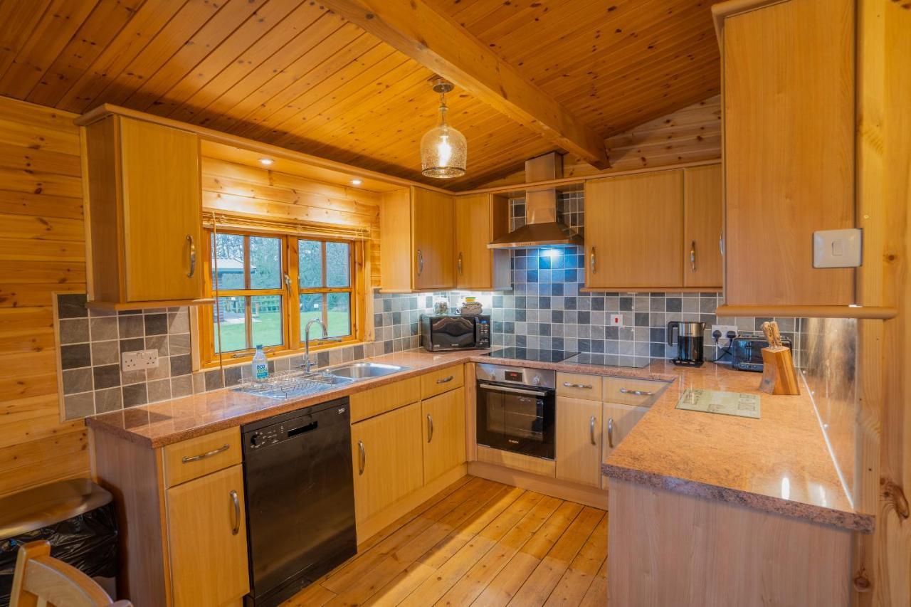 Wall Eden Farm - Luxury Log Cabins And Glamping Хайбридж Екстериор снимка