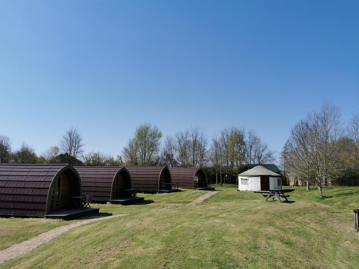 Wall Eden Farm - Luxury Log Cabins And Glamping Хайбридж Екстериор снимка