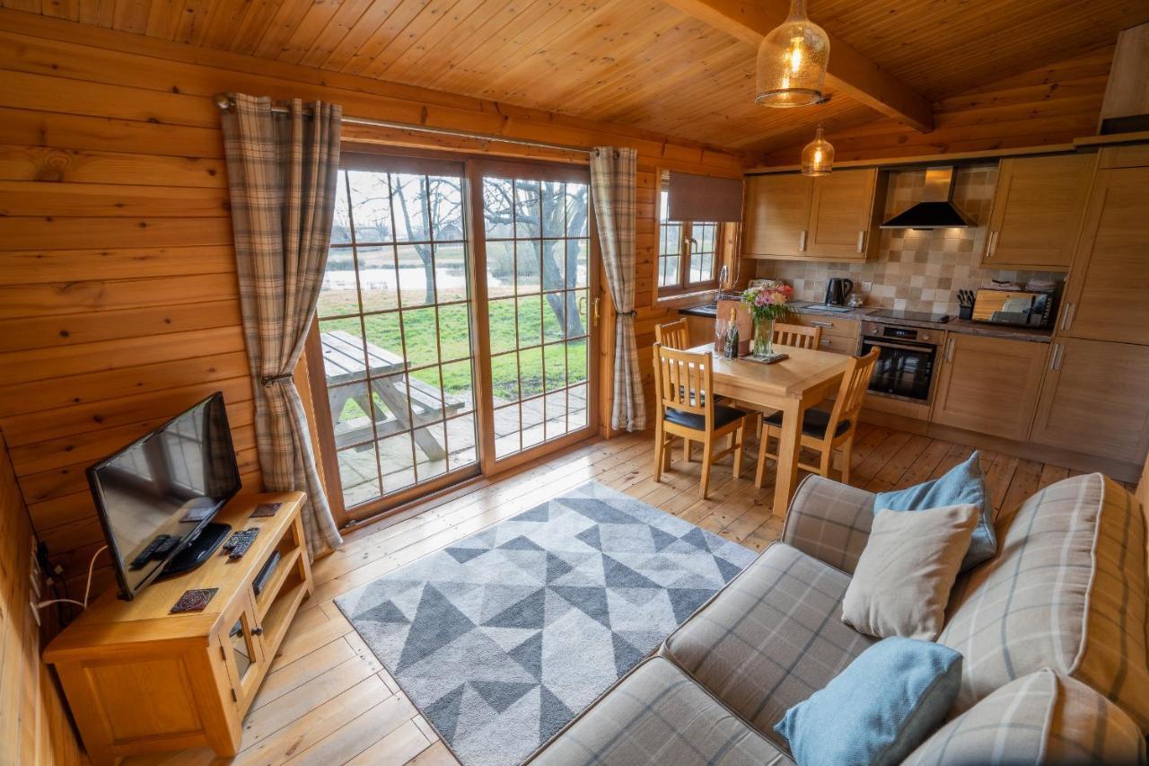 Wall Eden Farm - Luxury Log Cabins And Glamping Хайбридж Екстериор снимка