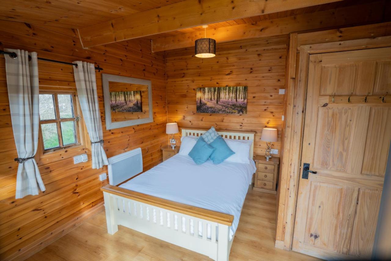 Wall Eden Farm - Luxury Log Cabins And Glamping Хайбридж Екстериор снимка
