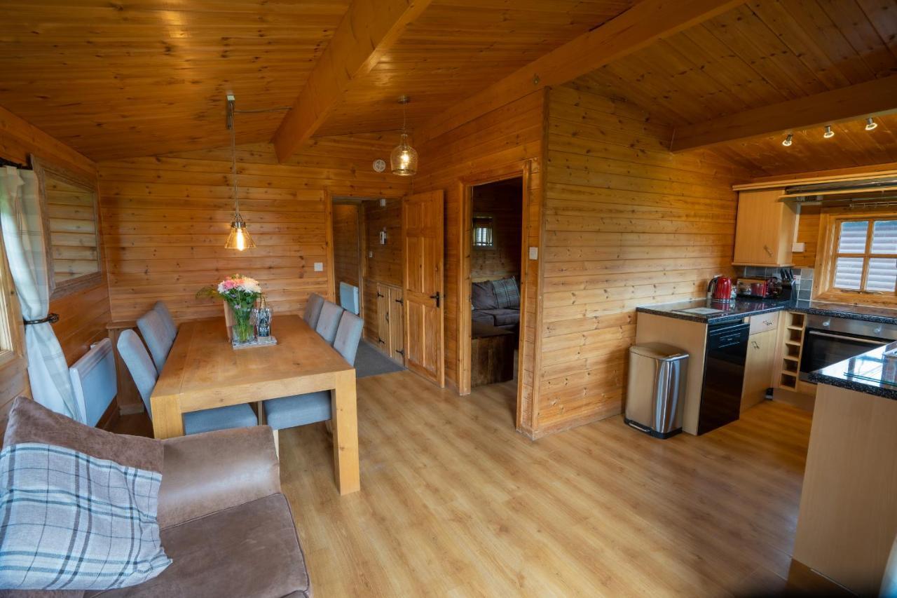 Wall Eden Farm - Luxury Log Cabins And Glamping Хайбридж Екстериор снимка