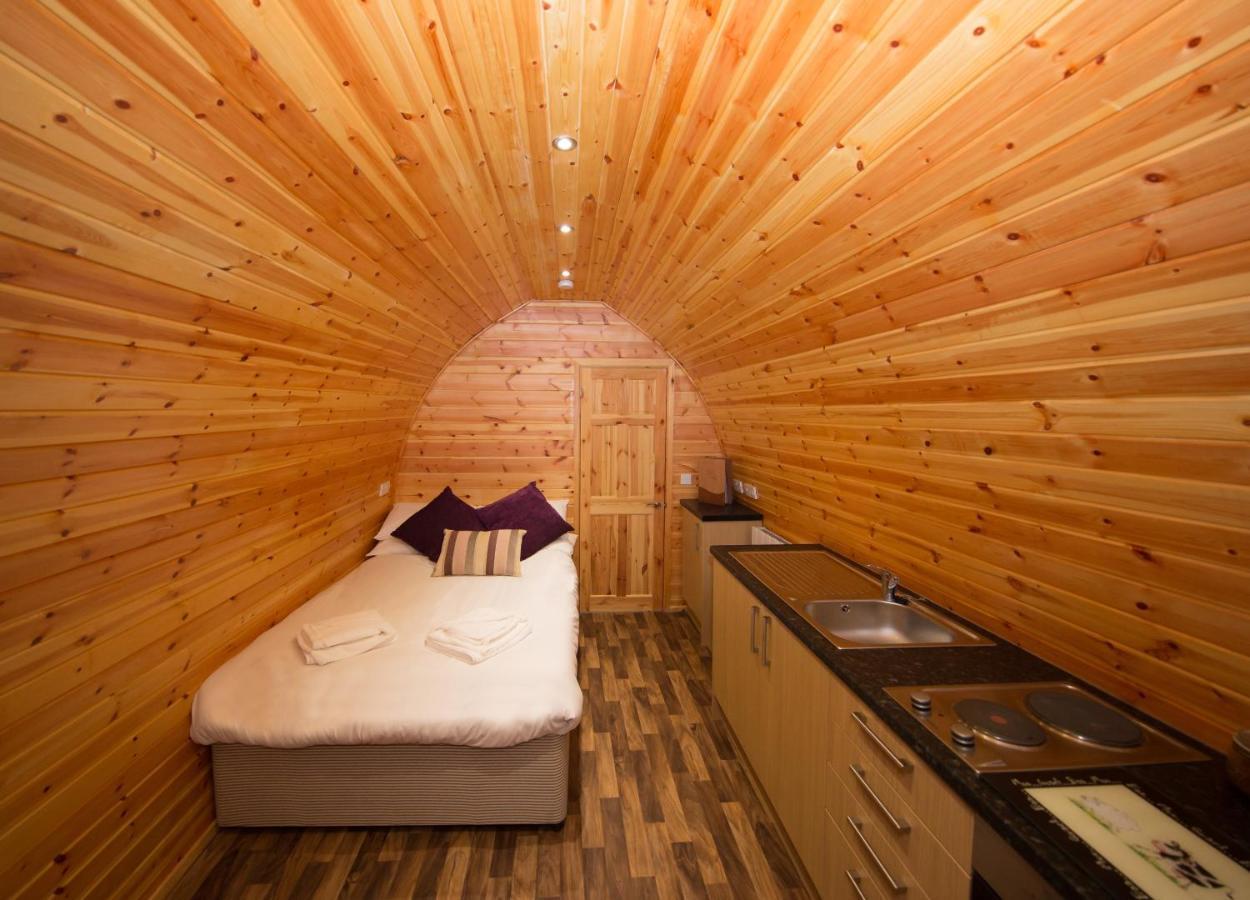 Wall Eden Farm - Luxury Log Cabins And Glamping Хайбридж Екстериор снимка