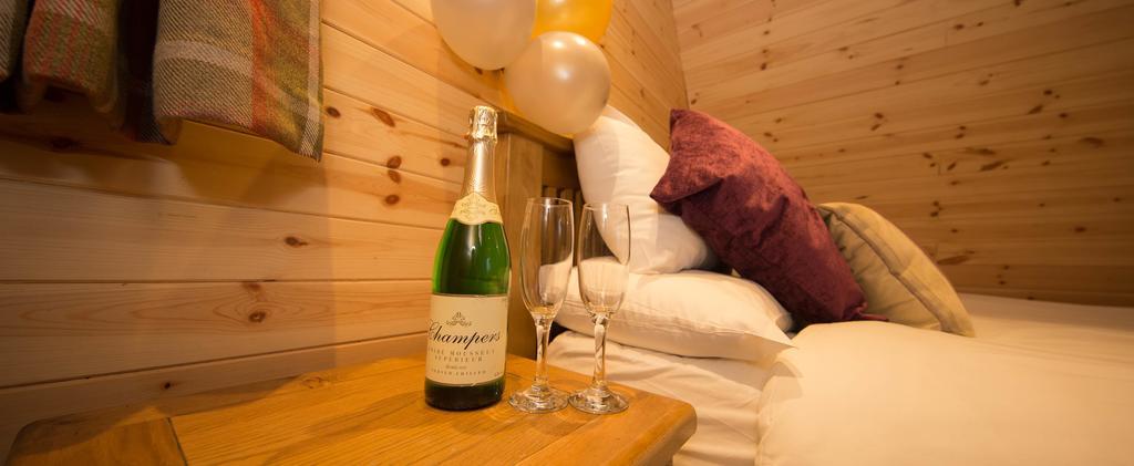 Wall Eden Farm - Luxury Log Cabins And Glamping Хайбридж Екстериор снимка